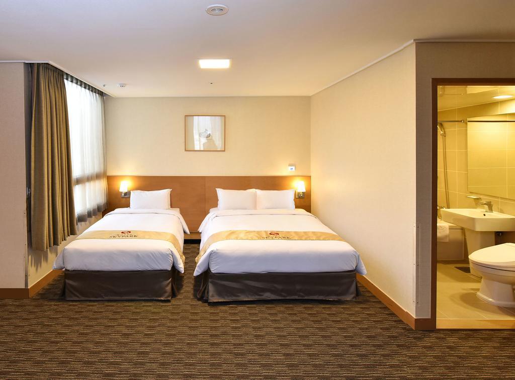Hotel Skypark Central Myeongdong Seoul Exteriör bild